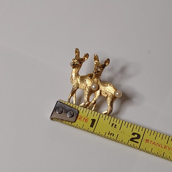 Gold Tone Deer Pin With Faux Pearl Tails - Picture 13 of 14